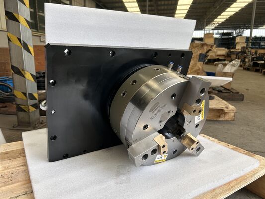 تحديد الدقة العالية 150r / min ثلاثية الفك المتحركة للطاقة الهوائية للدراجة CNC